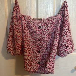 Floral top! Excellent condition, love the style but too big for me!